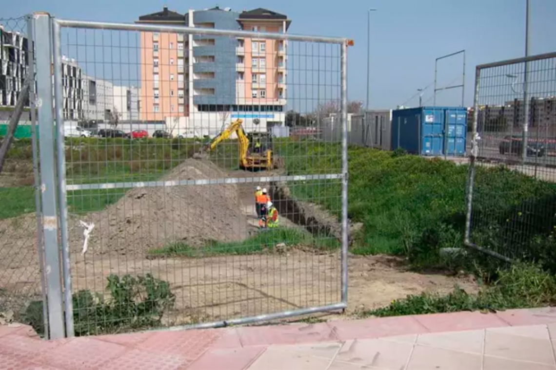 Operarios en el solar donde se construirá el Conservatorio Superior de Música. - EUROPA PRESS